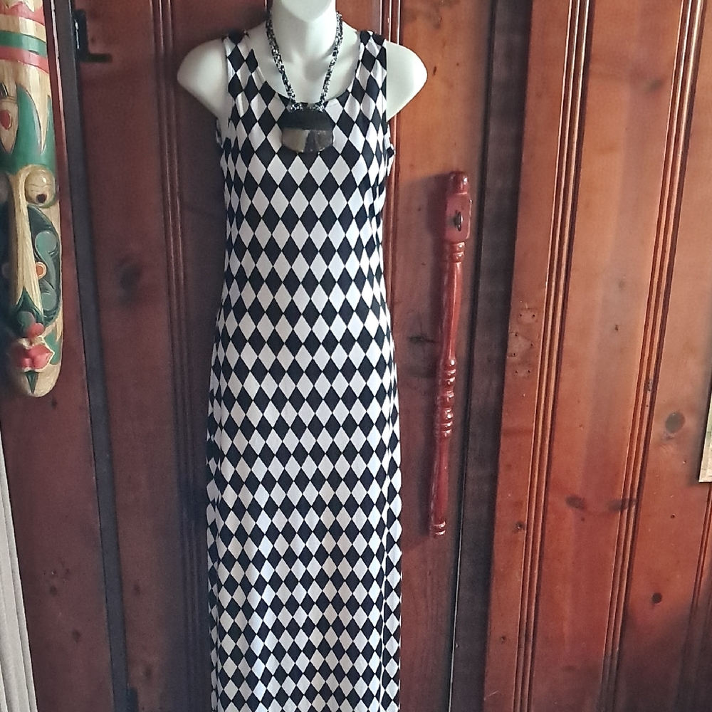 Tea n Rose Black and White Diamond Maxi Dress
